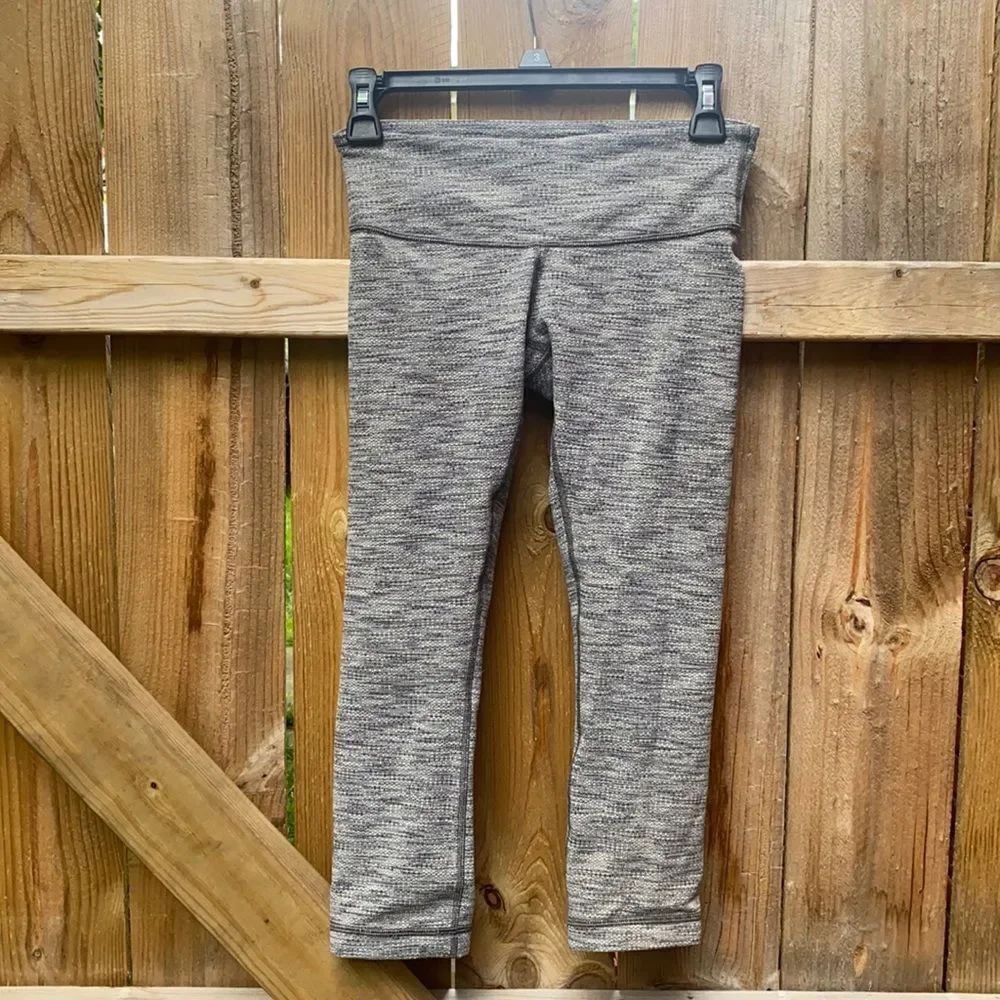Lulu lemon capris sz. S
